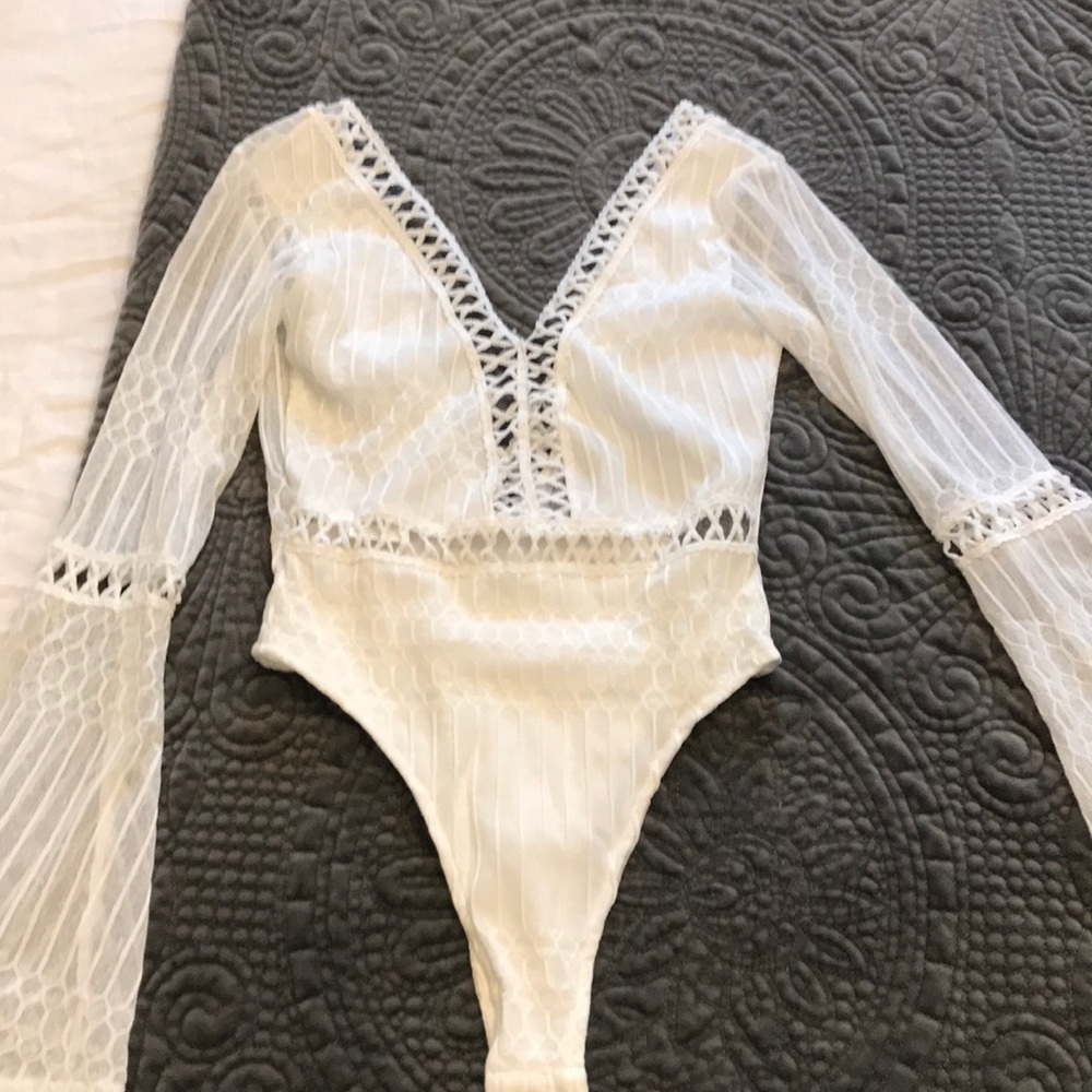 *NEW, NEVER WORN!* Gauzy bell sleeved body suit!